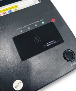 Panel de control del concentrador de oxígeno OxyHome 5L: pantalla digital con contador de horas de uso e indicadores de alarma de baja presión, baja concentración y corte de energía