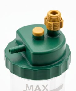 Detalle de la tapa verde del vaso humidificador Drive: conector de salida de oxígeno amarillo, tapón de alivio y rosca para acoplarse al concentrador