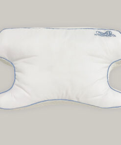 Vista superior de la almohada CPAP mostrando los recortes para la máscara y el hueco del hombro
